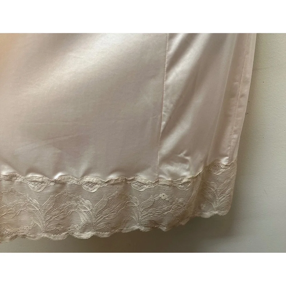 Vintage Wonder Maid Peach Lace Full Slip Dress 2992 A Antron Nylon NWT USA 32